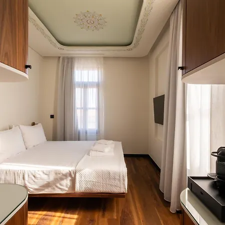 Bouquet Luxury Apartment