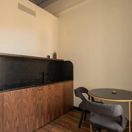 Bouquet Luxury アパート